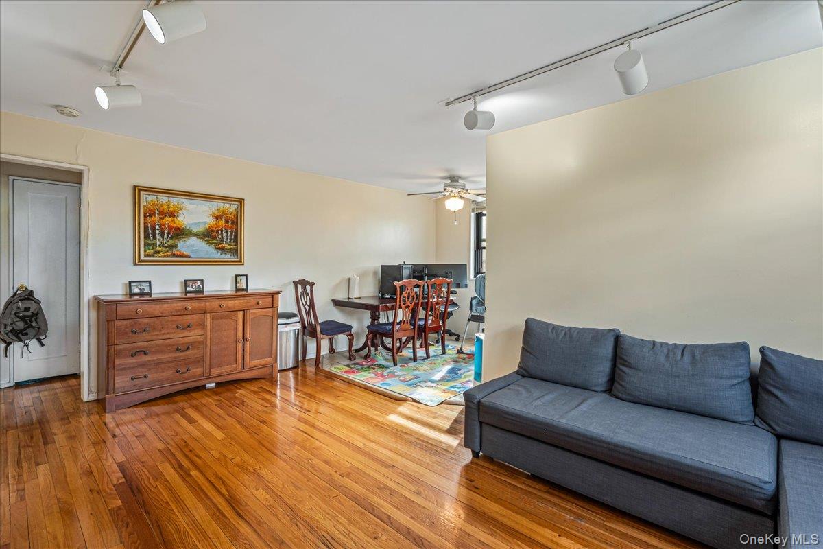 160-10 Cross Island Parkway, Unit 6-178 photo 3