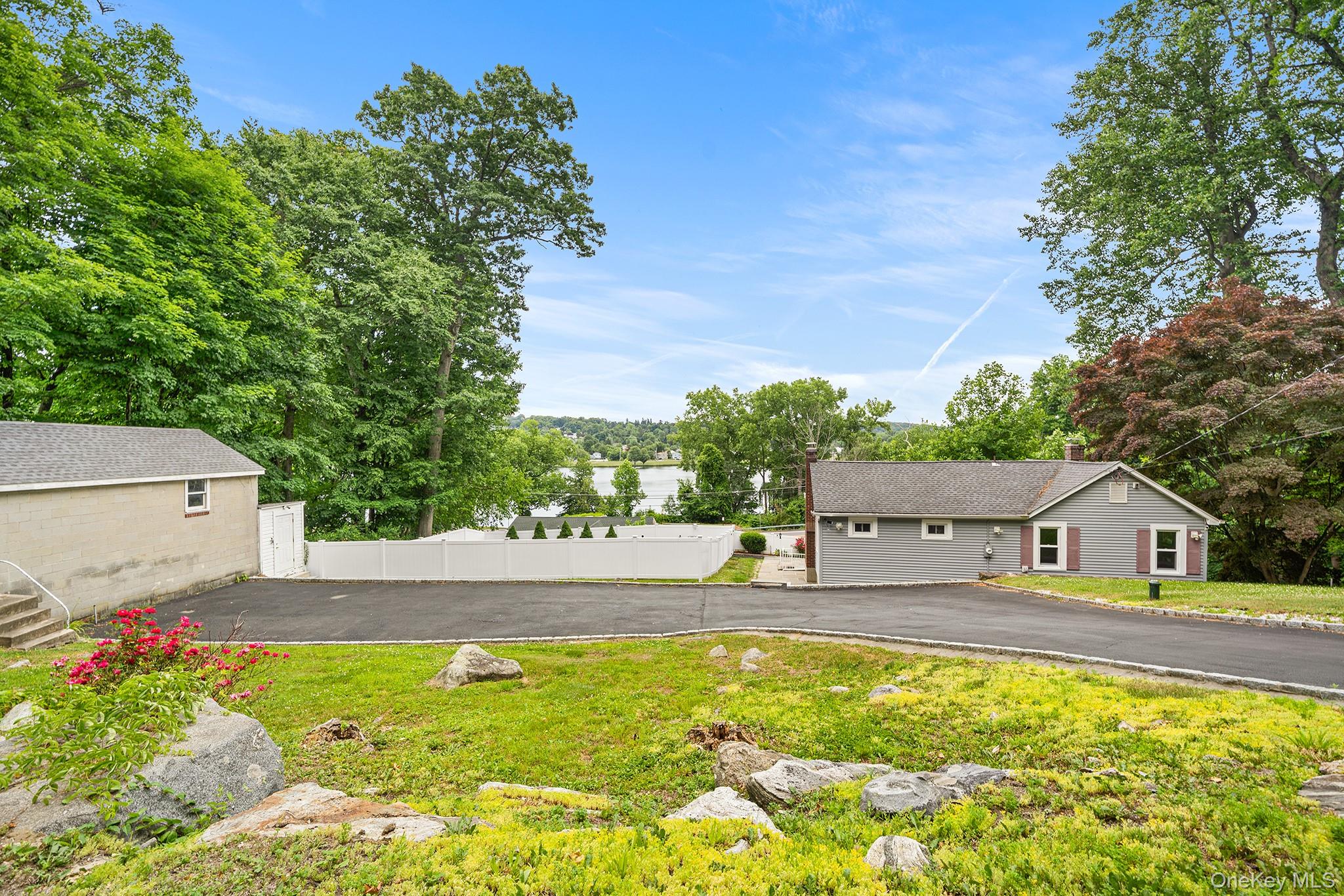 10 Holland Drive – For Sale photo 3