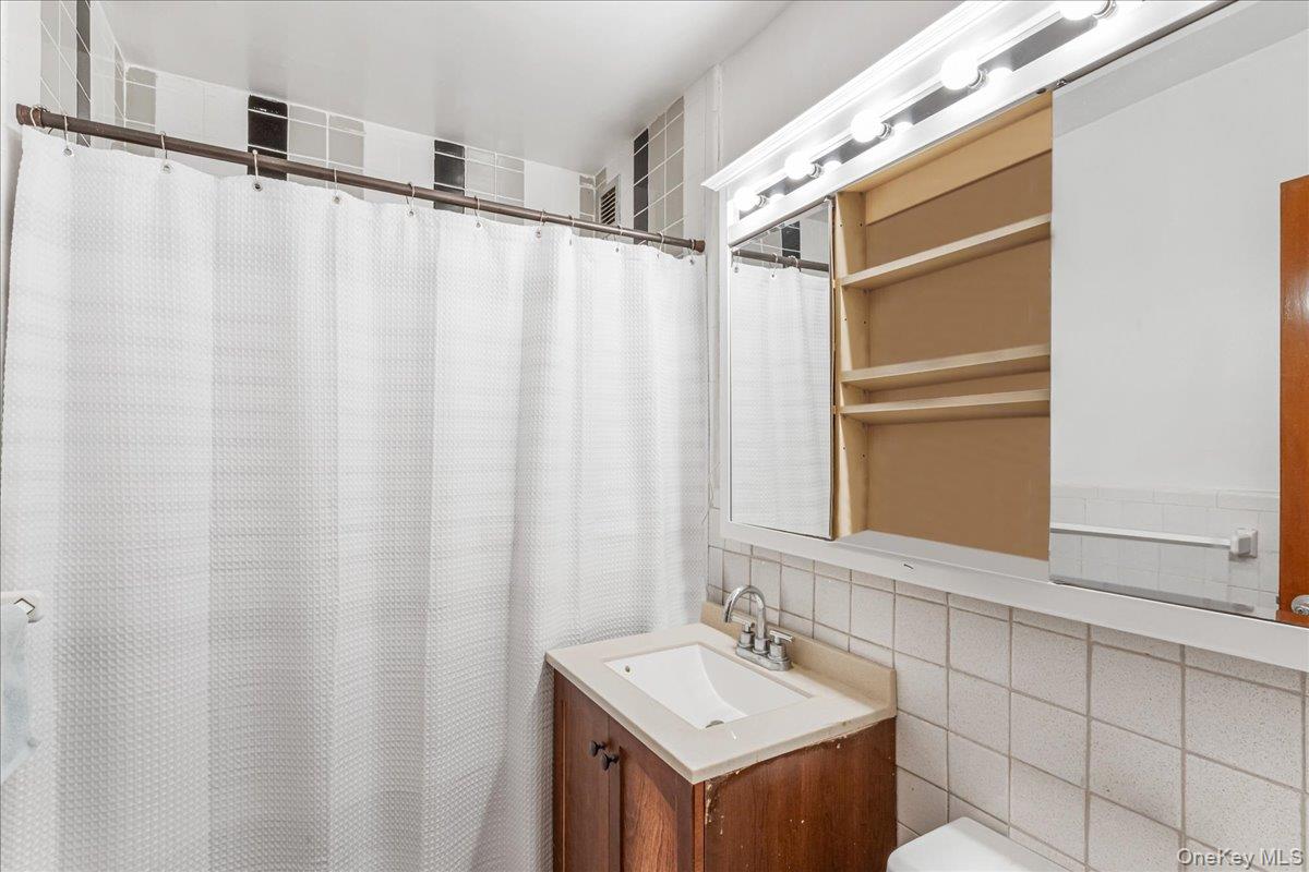 18-05 215th Street, Unit 8B photo 14