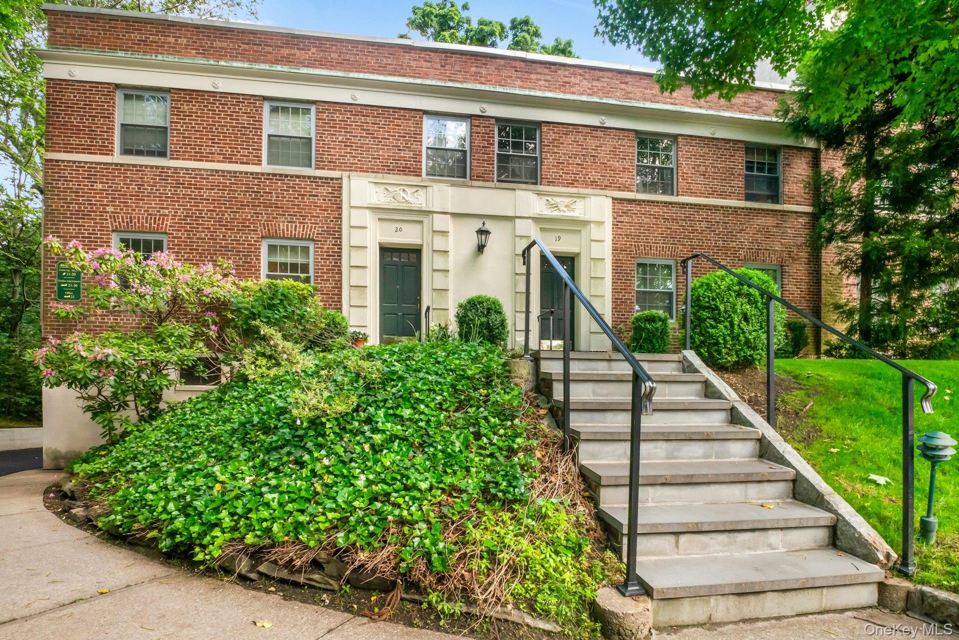20 Alden Place, Unit 1 photo 2