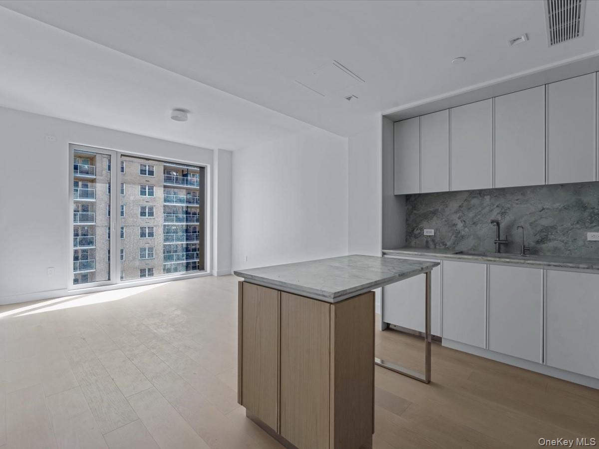 250 E 25th Street, Unit 9B photo 5