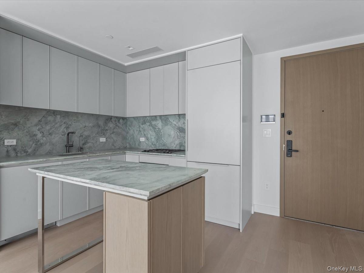 250 E 25th Street, Unit 9B photo 6