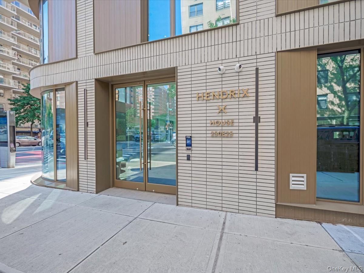 250 E 25th Street, Unit 9B photo 2