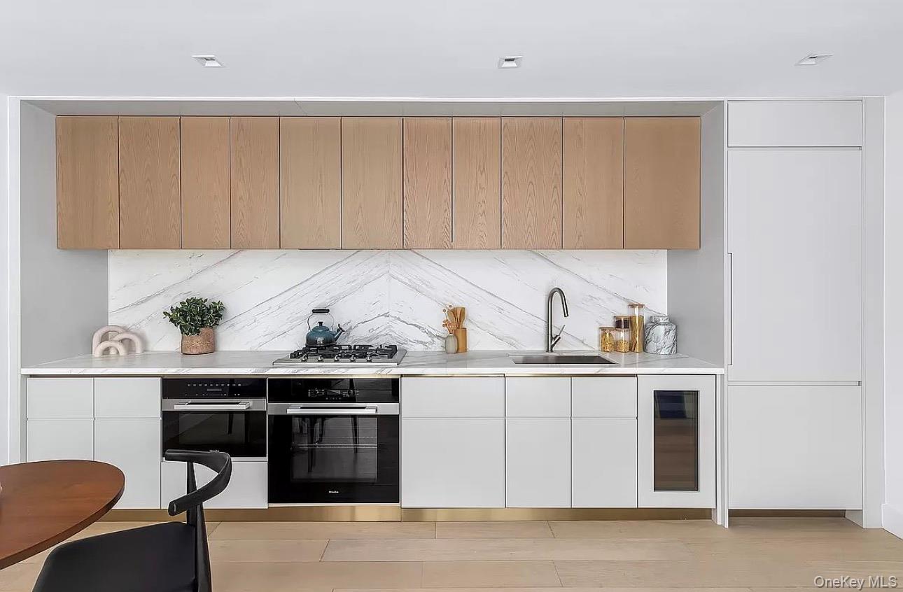 208 Delancey Street, Unit 1B photo 3