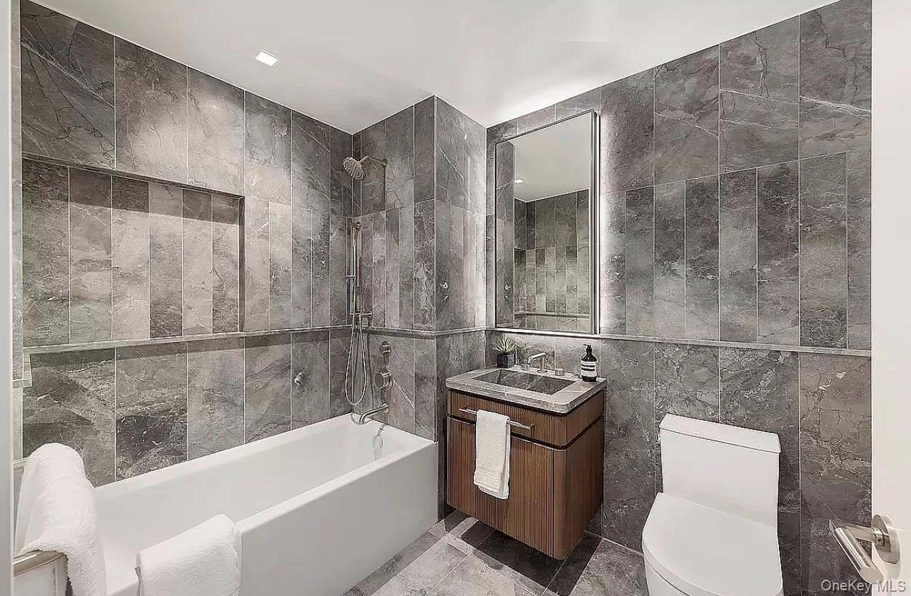 208 Delancey Street, Unit 1B photo 6