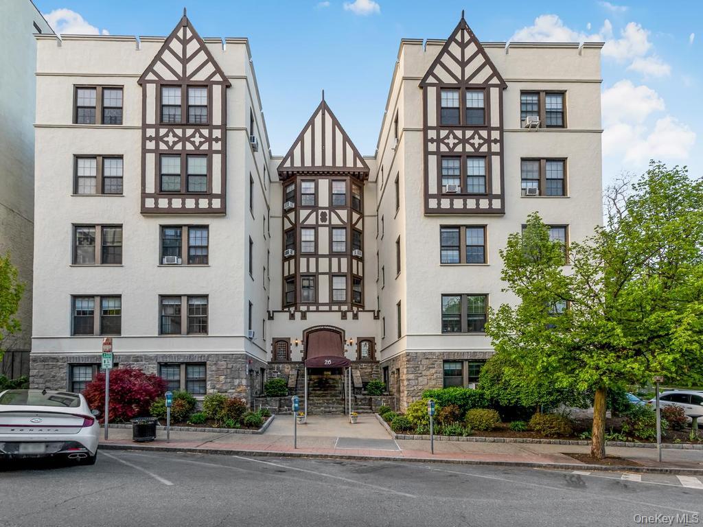 26 Pondfield Road W, Unit F