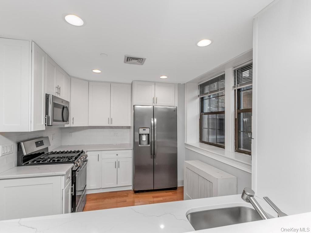 26 Pondfield Road W, Unit F photo 4
