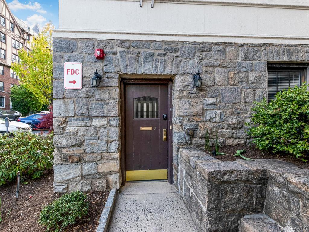 26 Pondfield Road W, Unit F photo 2