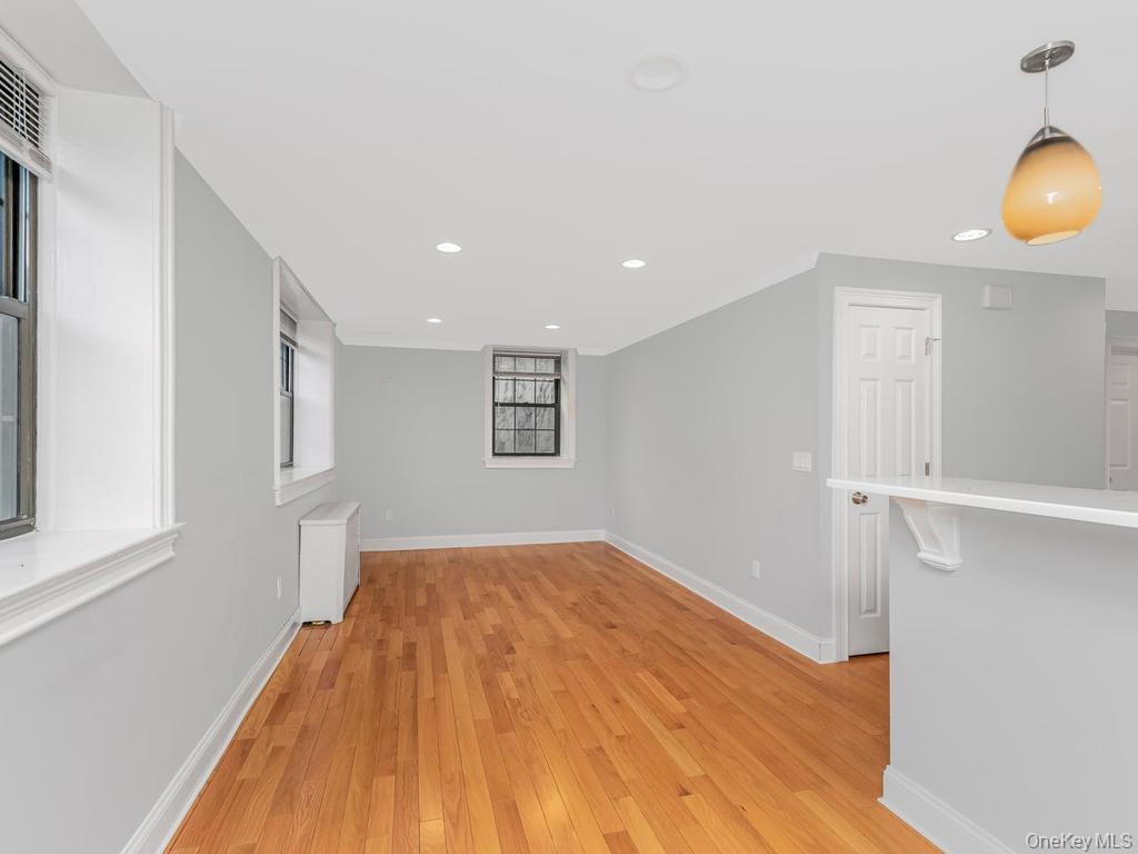 26 Pondfield Road W, Unit F photo 6