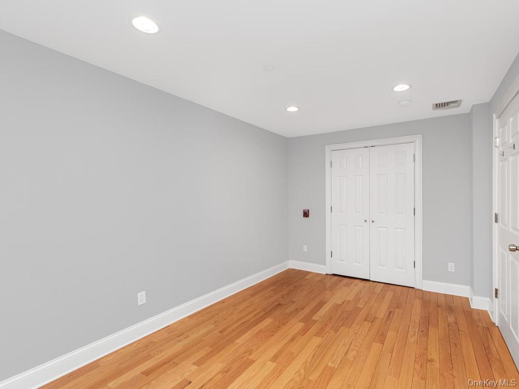 26 Pondfield Road W, Unit F photo 10