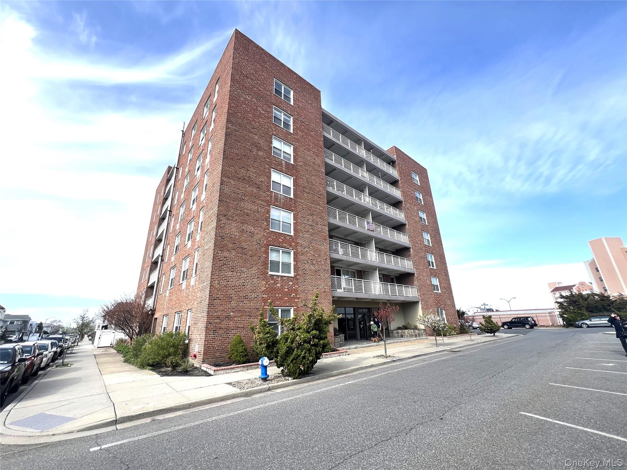 855 E Broadway, Unit 6G