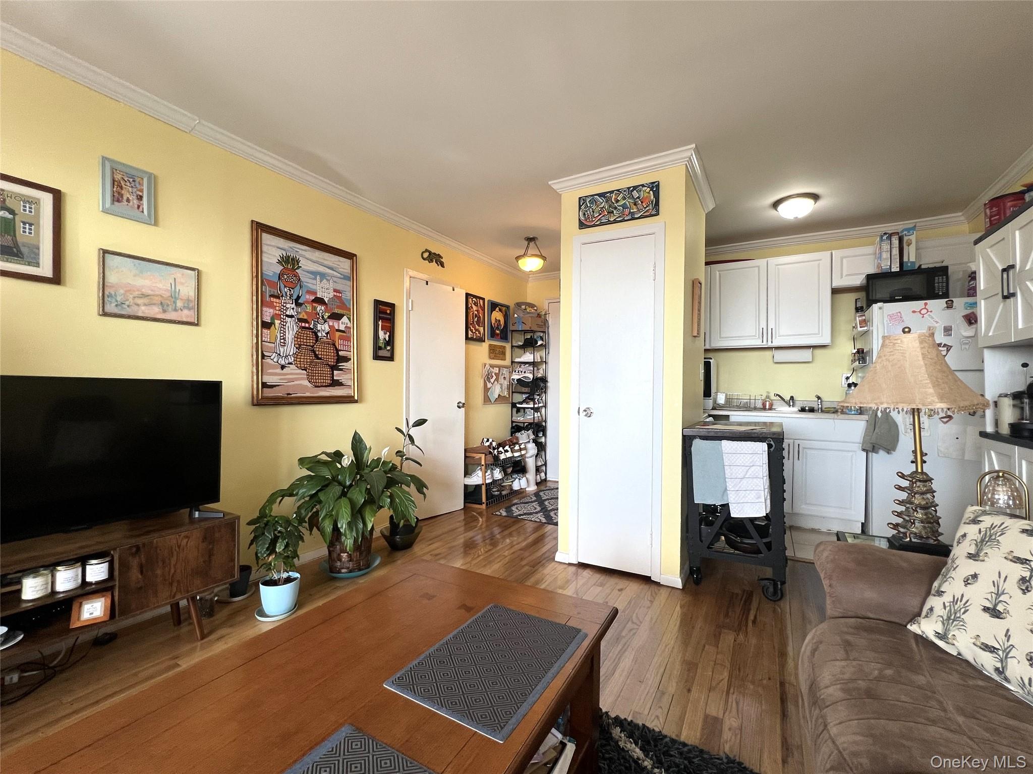 855 E Broadway, Unit 6G photo 5