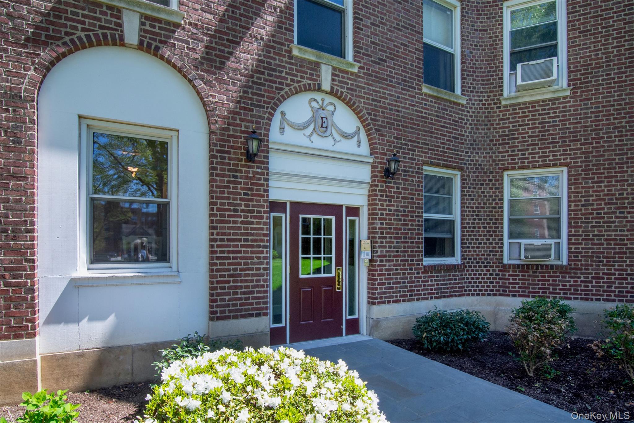 445 Gramatan Avenue, Unit EA3 photo 2
