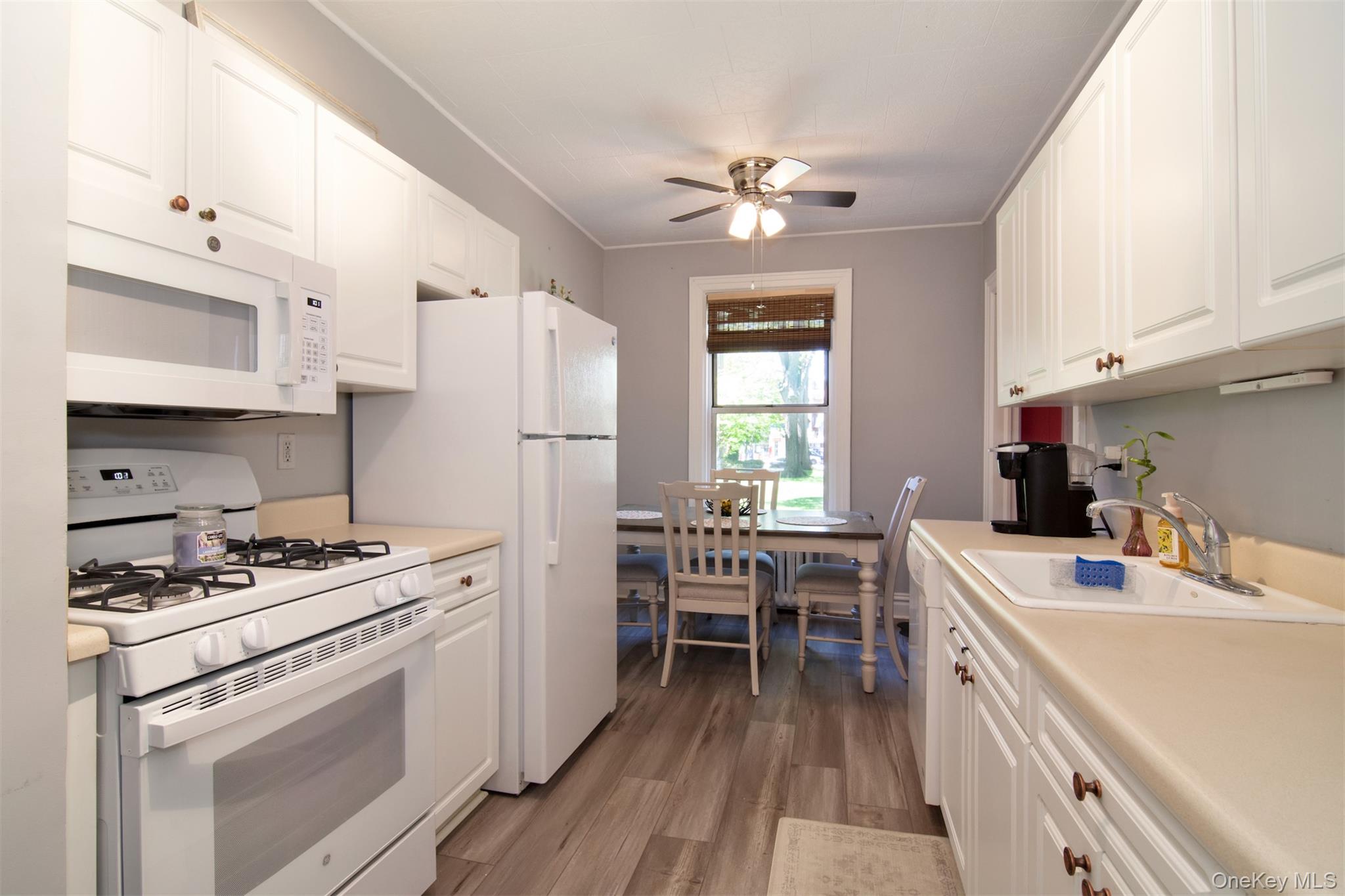 445 Gramatan Avenue, Unit EA3 photo 6
