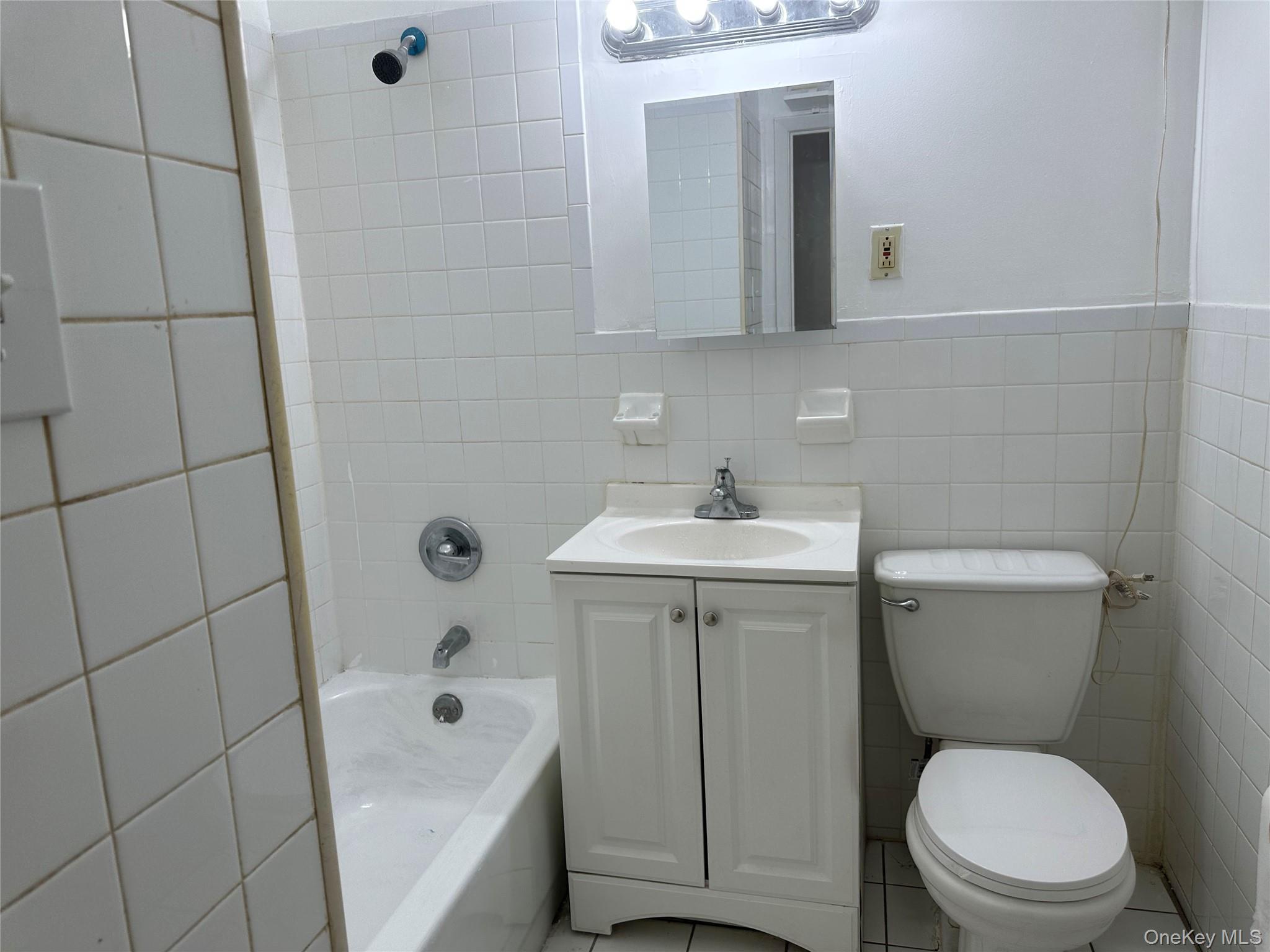 8410 101 Street – For Sale photo 3