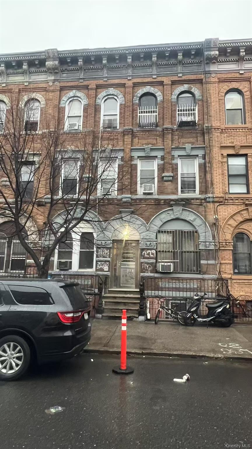 229 Stanhope Street – For Sale