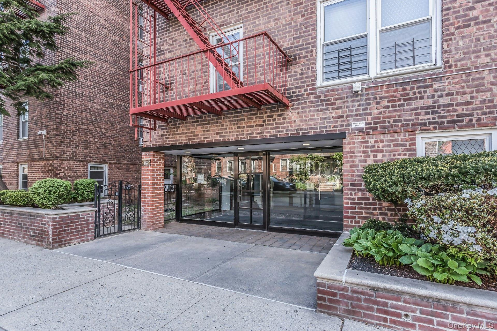 3325 90th Street, Unit 6C photo 2