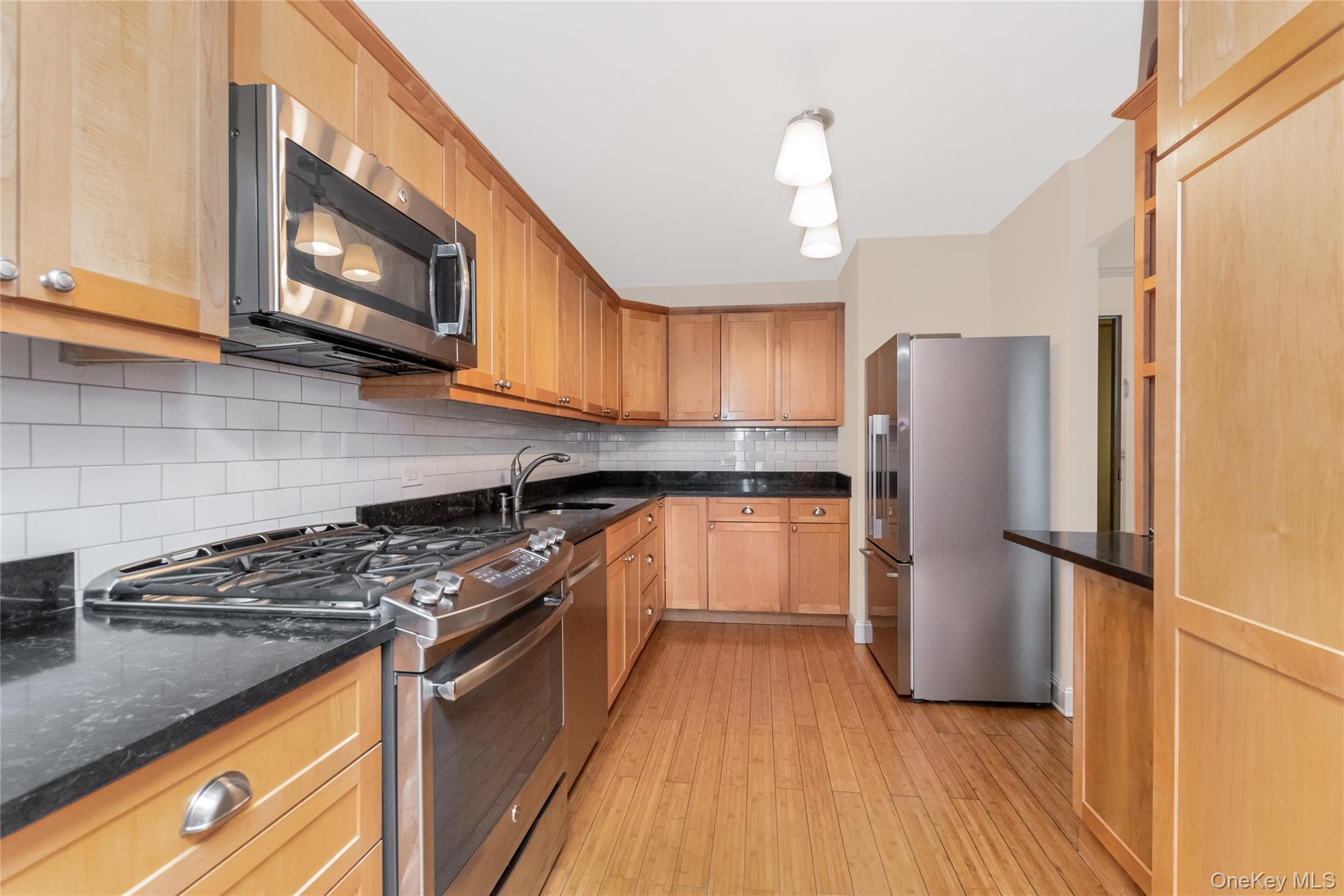 2500 Johnson Avenue, Unit 15R photo 5