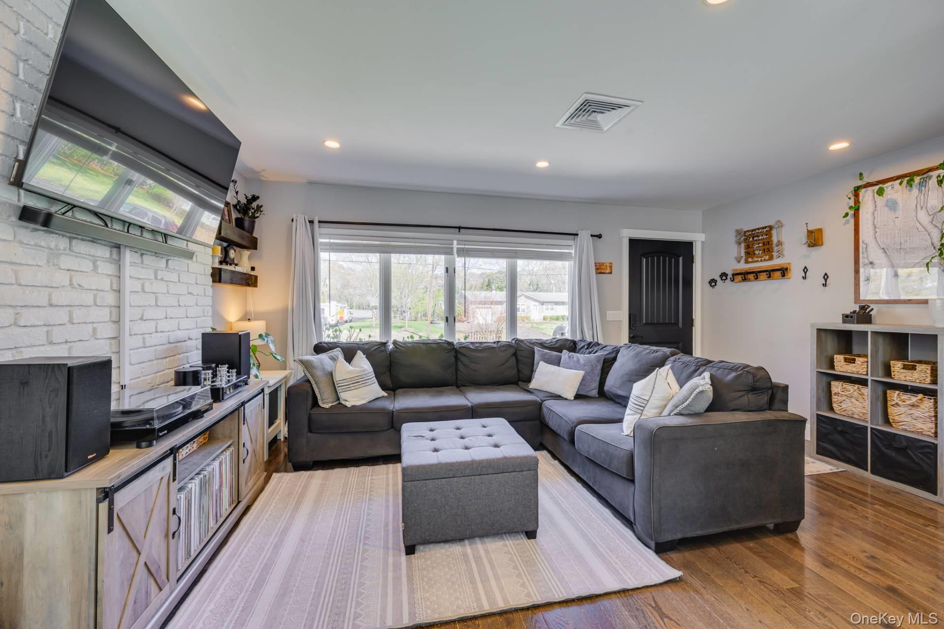 21 Holzman Drive – For Sale photo 8