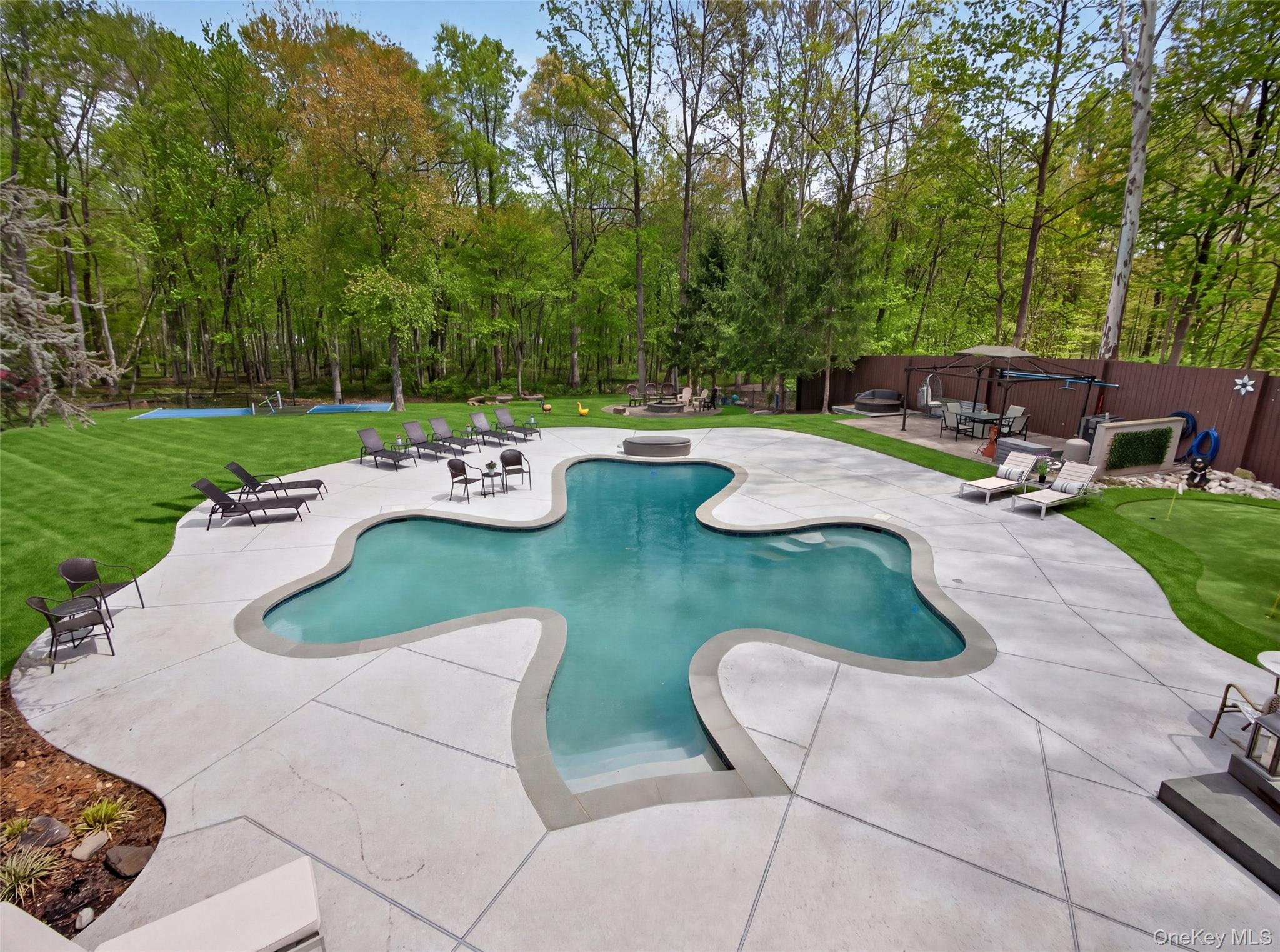 4 Abbey Road – For Sale photo 44