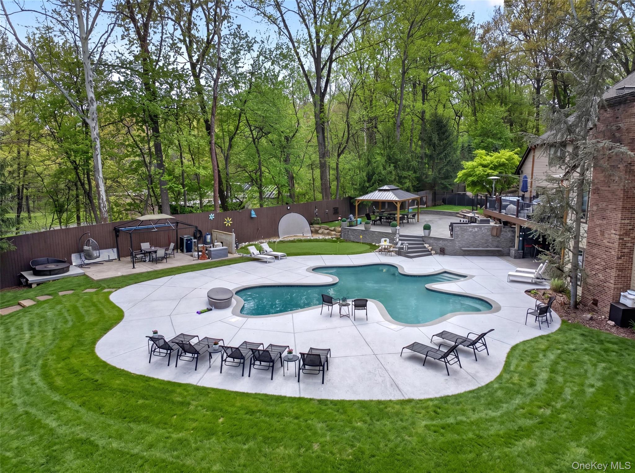 4 Abbey Road – For Sale photo 48