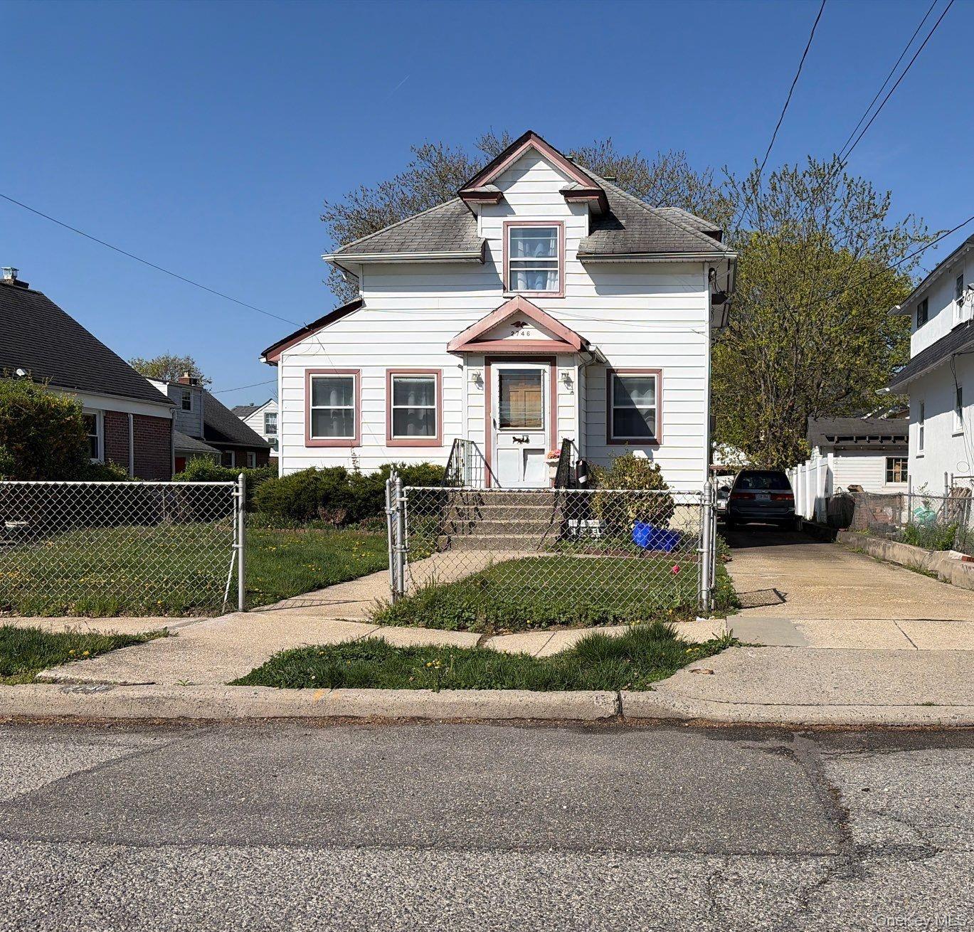 2746 Park Avenue – For Sale