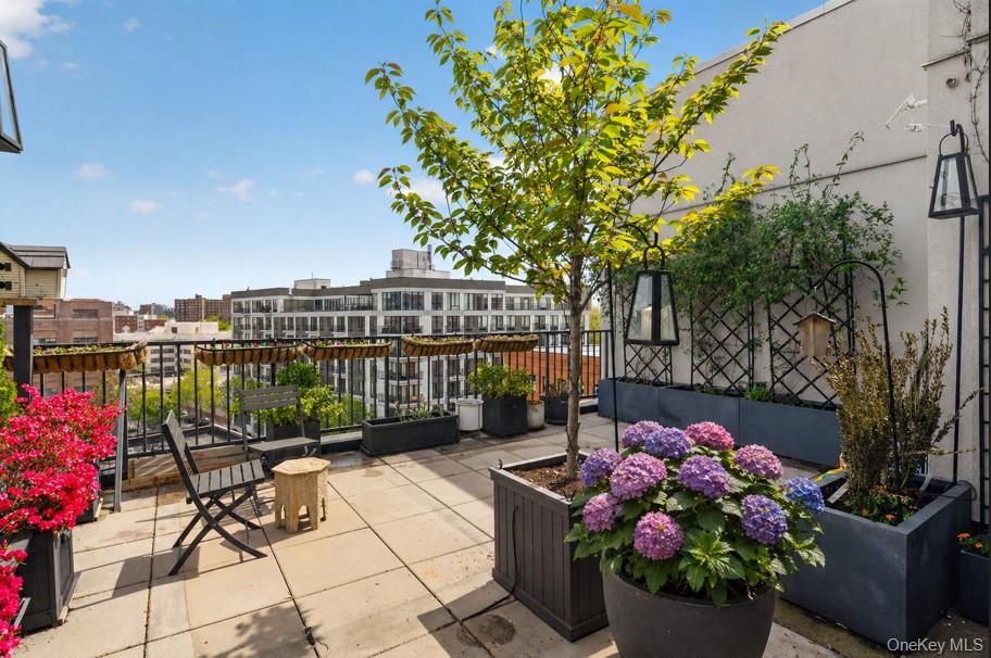 225 E 138th Street, Unit PH2