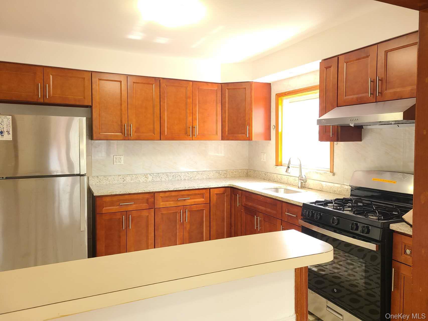 6473 Ellwell Crescent, Unit 1st Floor photo 5