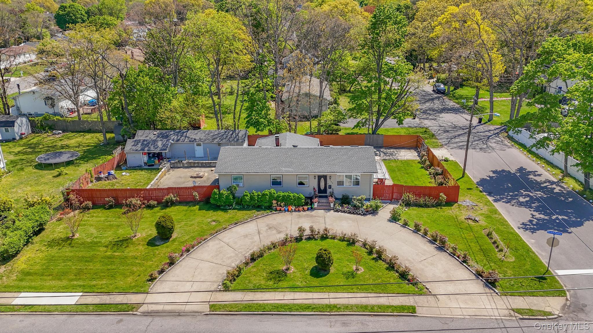 683 Broadway – For Sale photo 2