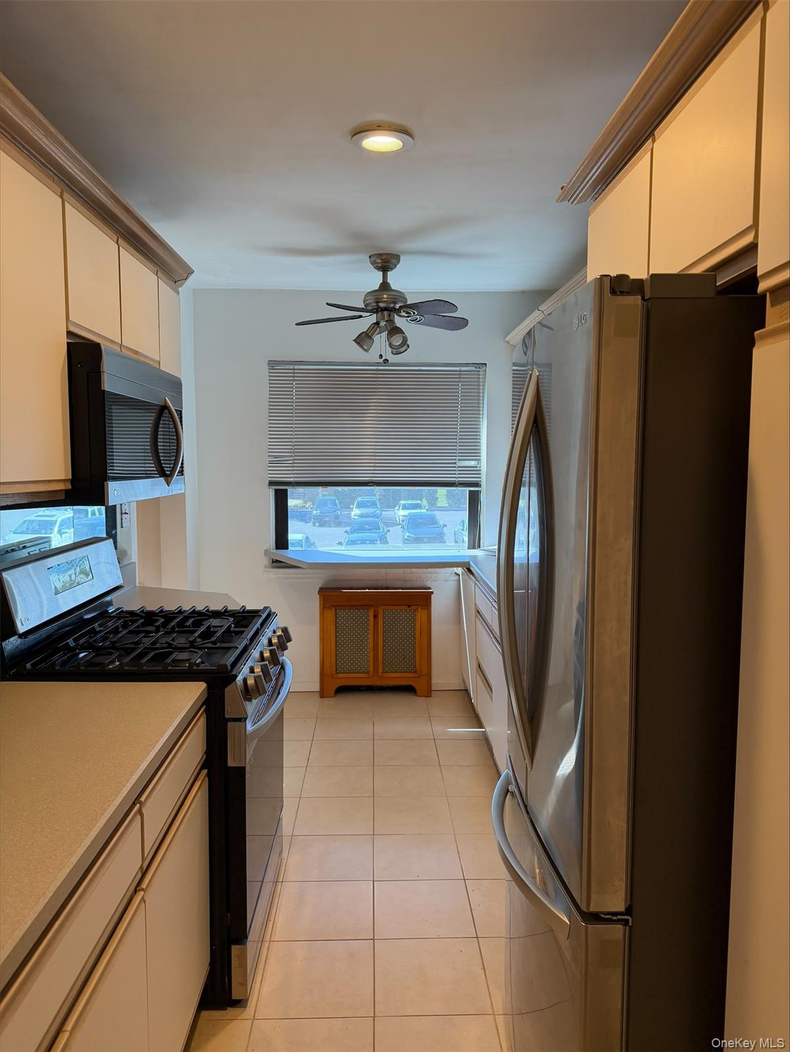 1213 E Broadway, Unit B24 photo 2