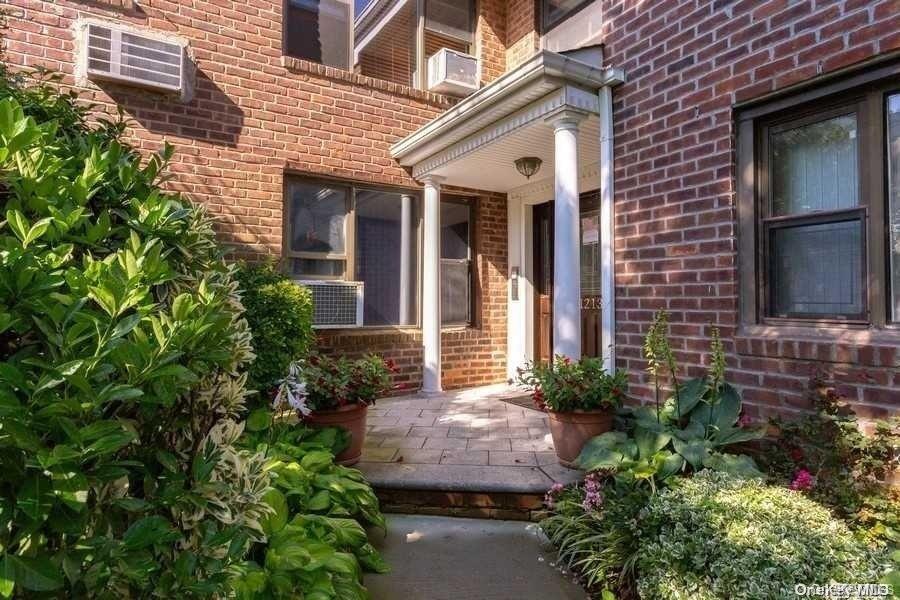 1213 E Broadway, Unit B24 photo 4