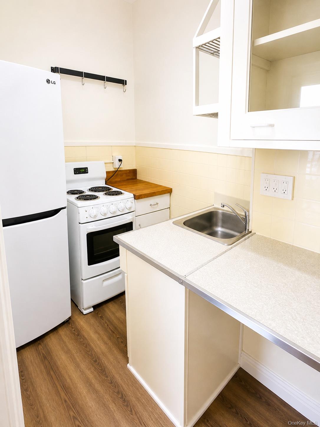 33 Virginia Ave 33 – For Rent photo 3