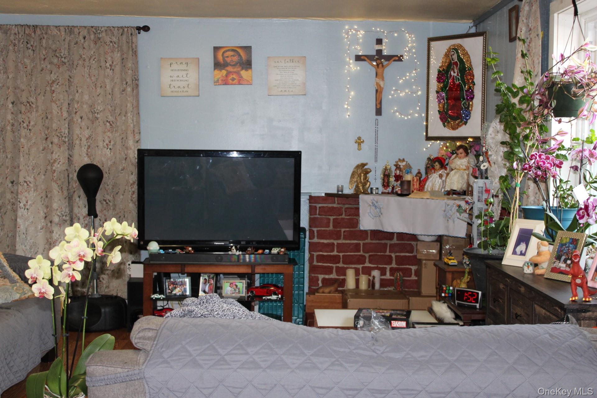 12 S Parsonage Street – For Sale photo 2