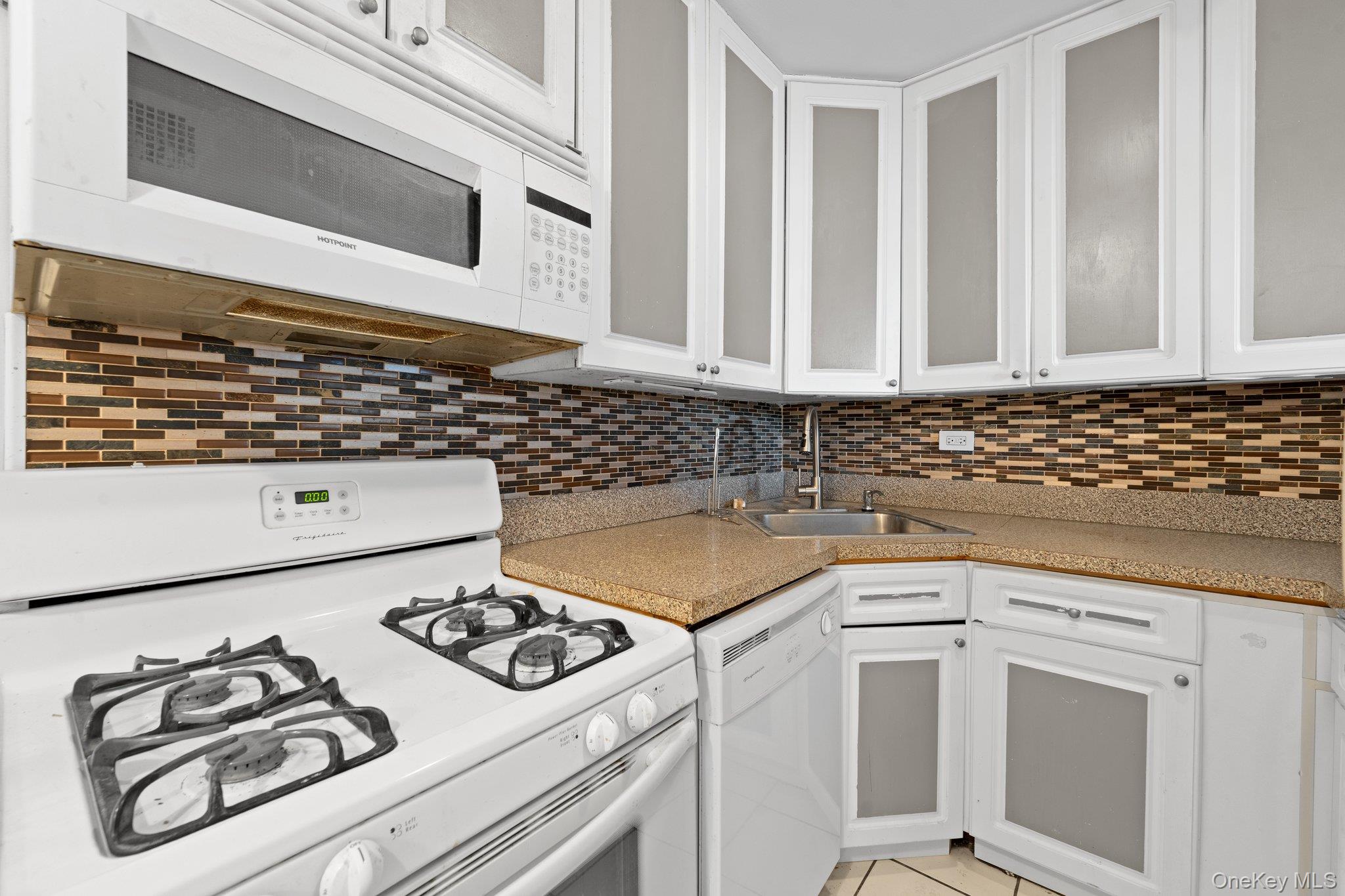 3121 Middletown Road, Unit 8A photo 6
