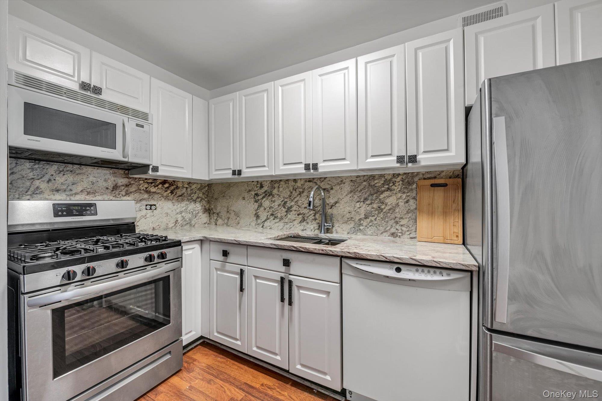 77 Bleecker Street, Unit 105 photo 13