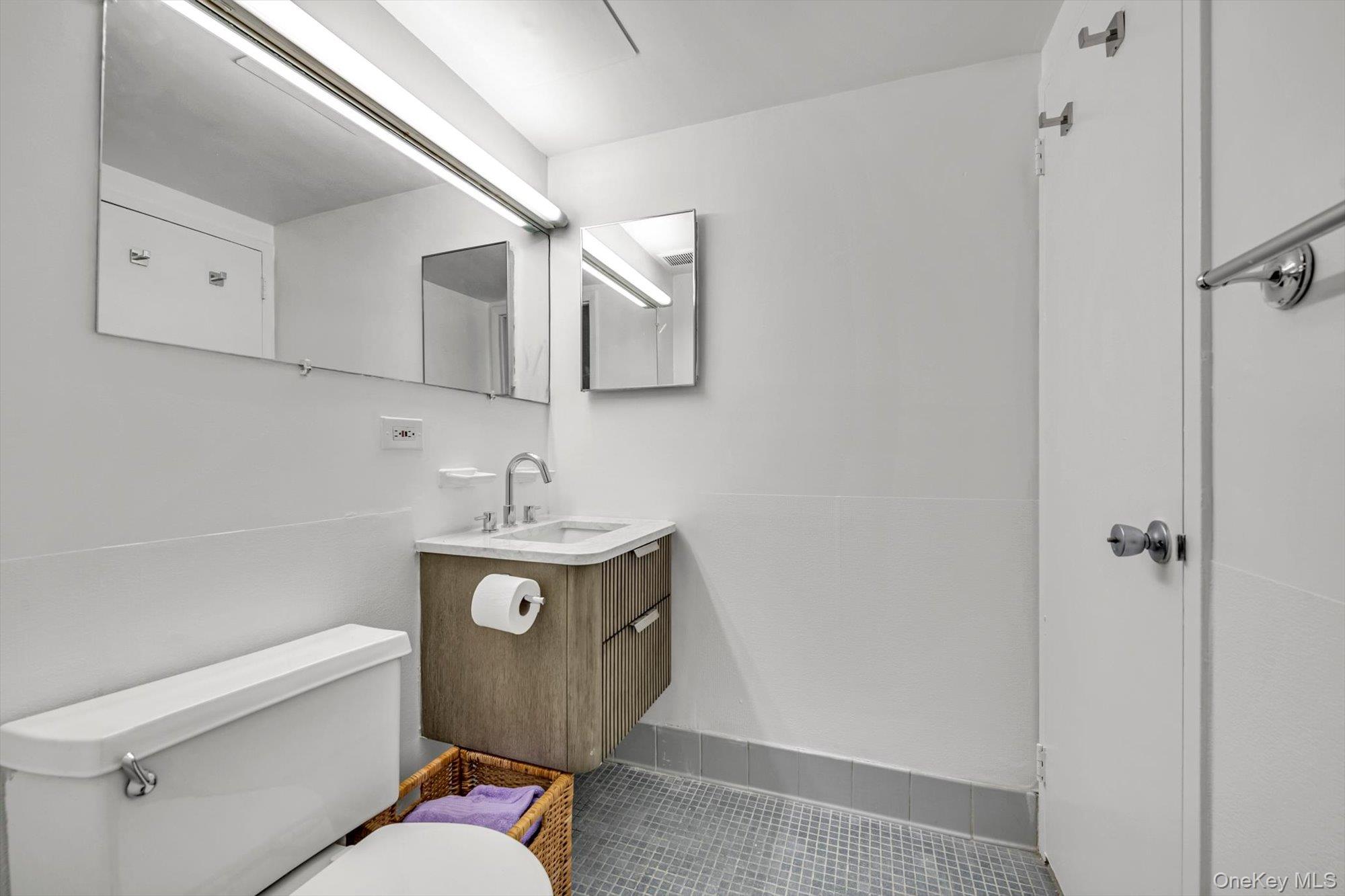 77 Bleecker Street, Unit 105 photo 26
