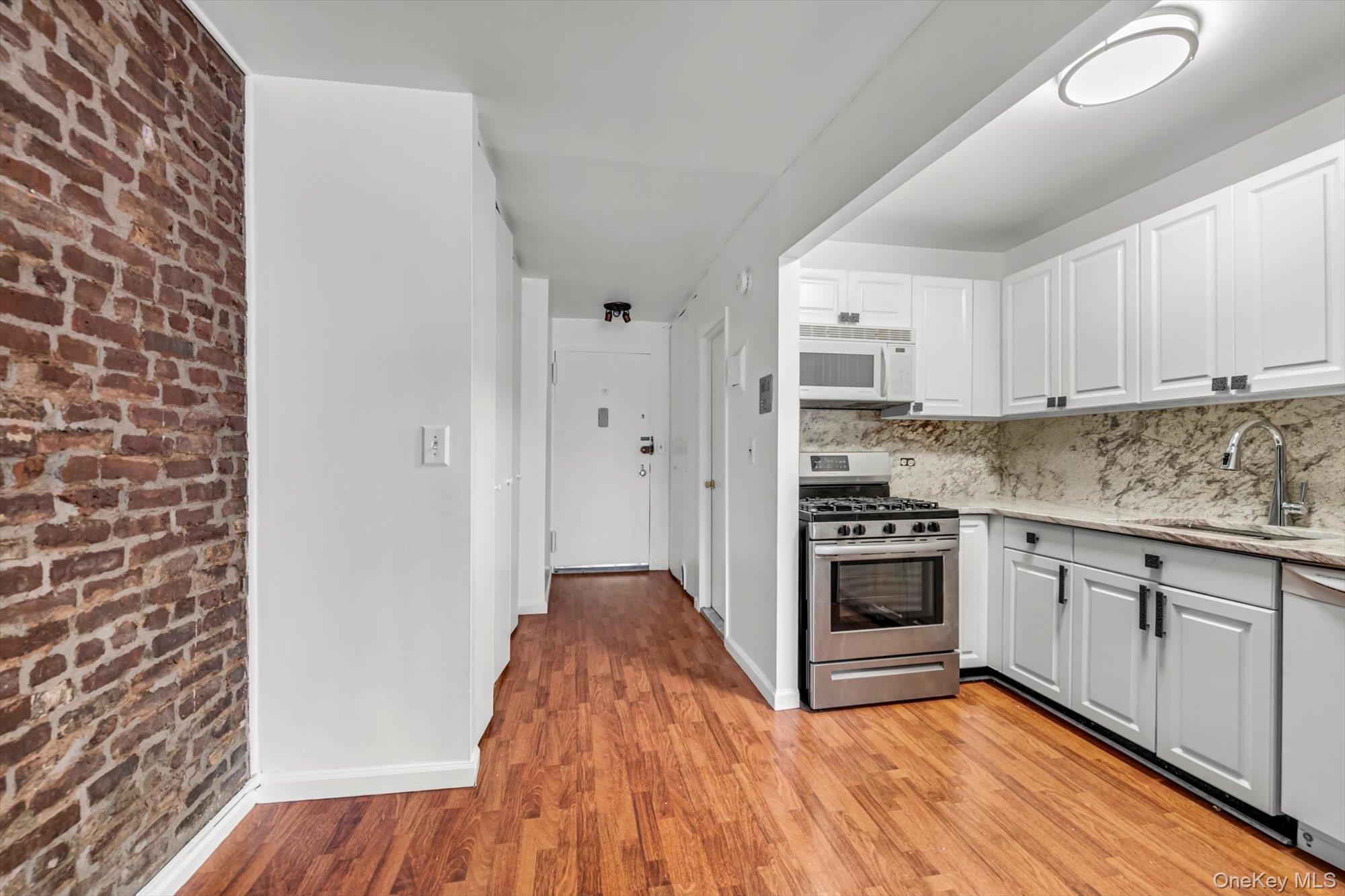 77 Bleecker Street, Unit 105 photo 11
