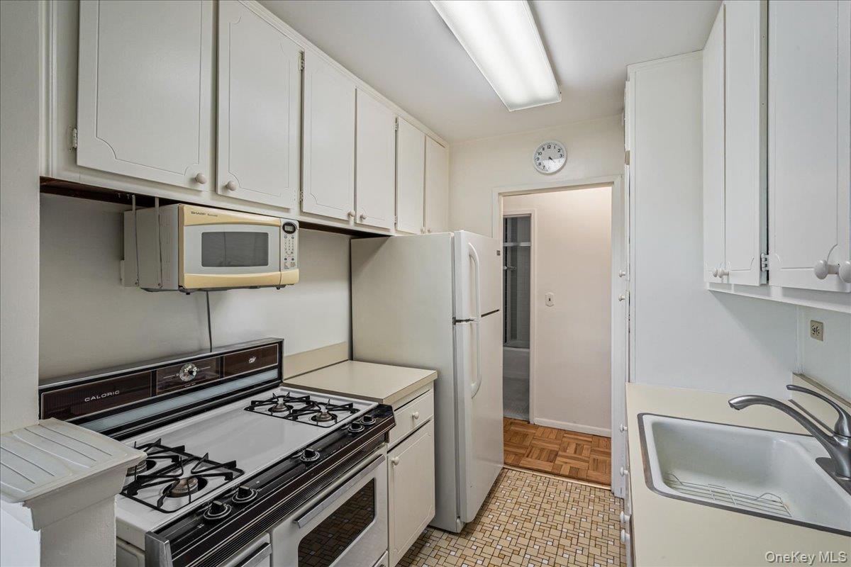 17-85 215th Street, Unit 3E photo 11