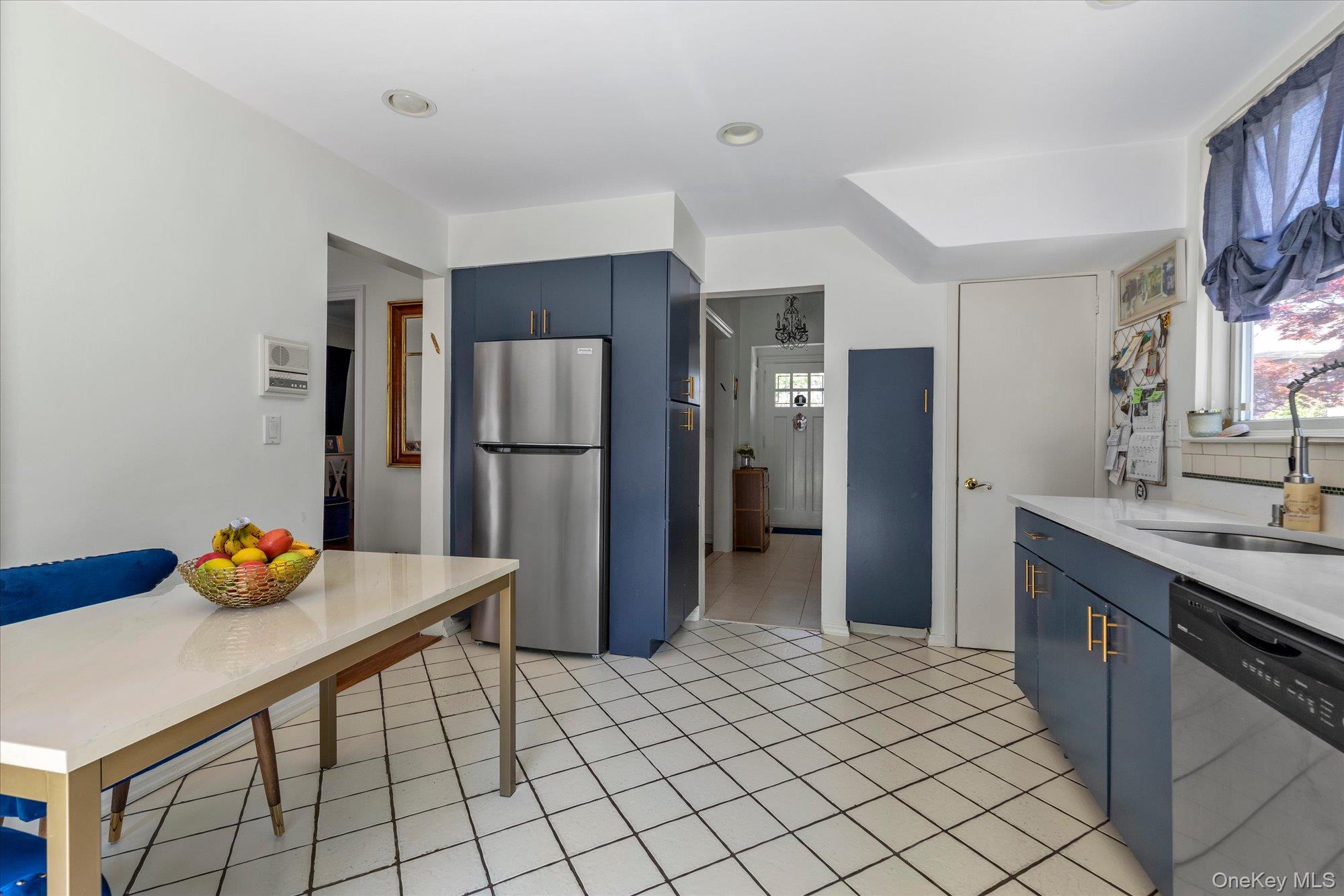 1051 Roselle Place – For Sale photo 8