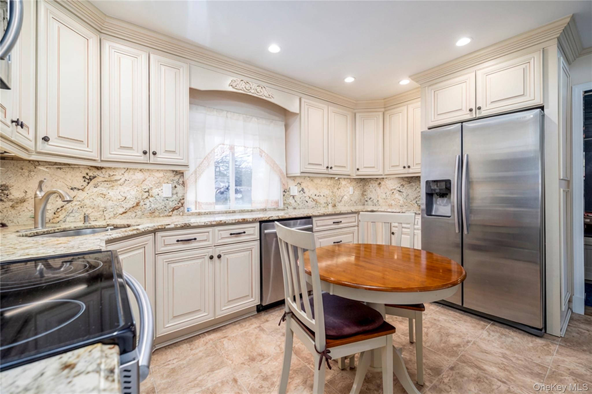 12 Link Lane – For Sale photo 5