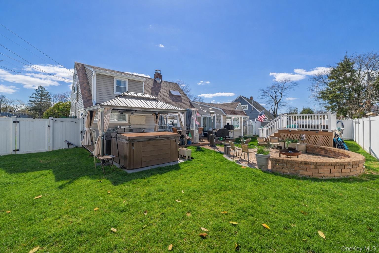 12 Link Lane – For Sale photo 15