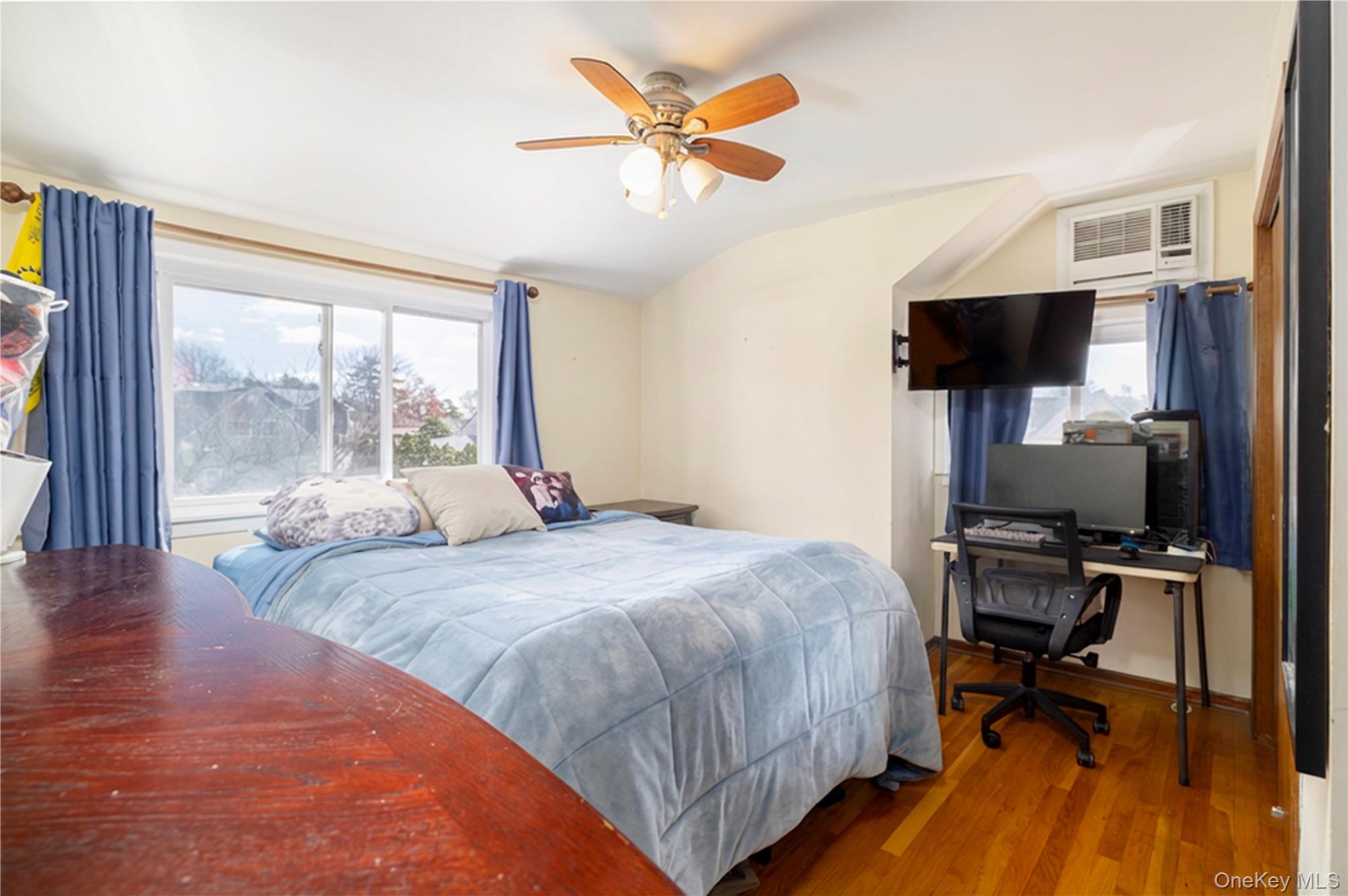 12 Link Lane – For Sale photo 11