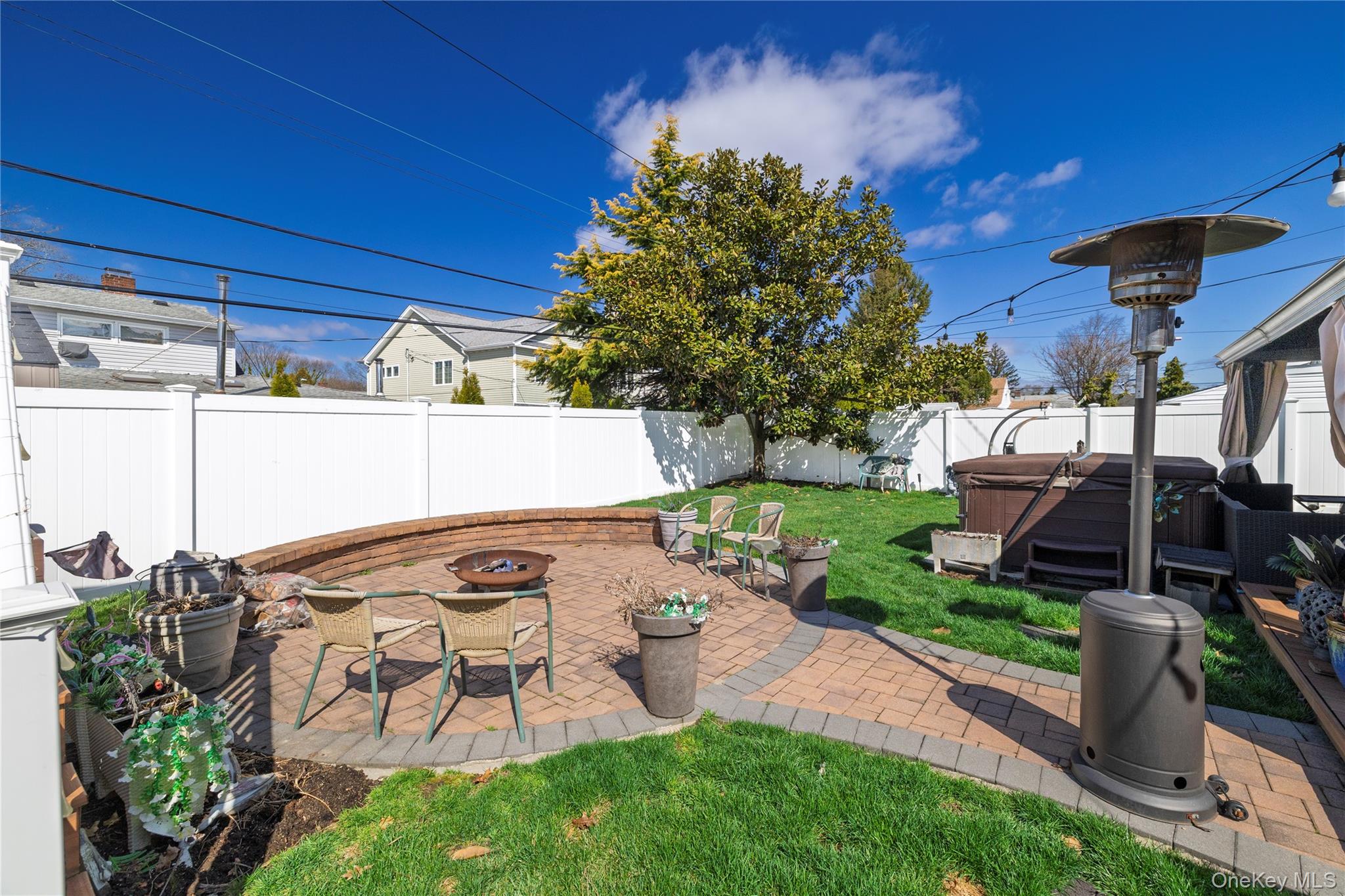 12 Link Lane – For Sale photo 17