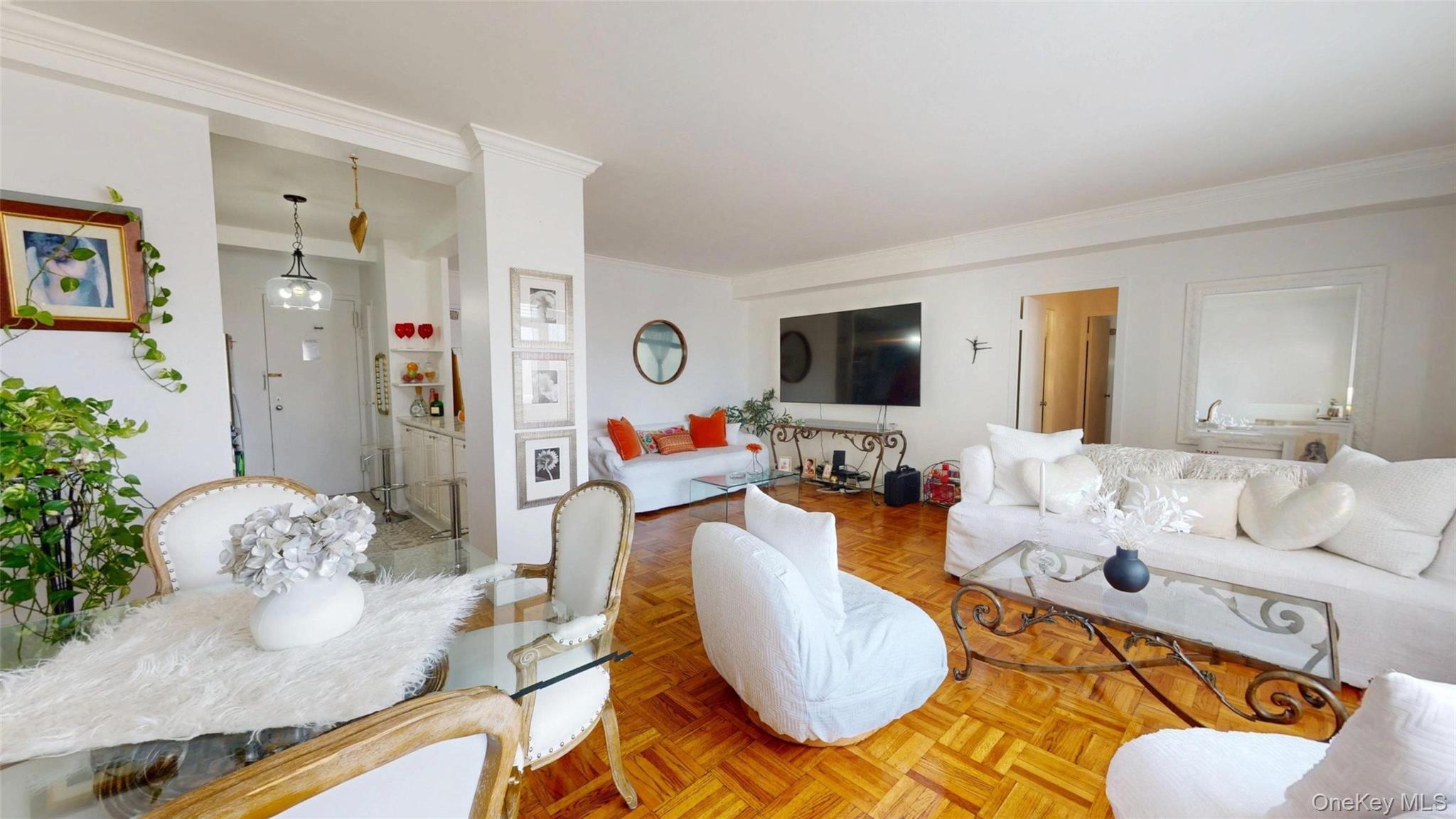 3 Fordham Hill Oval, Unit 8B photo 2