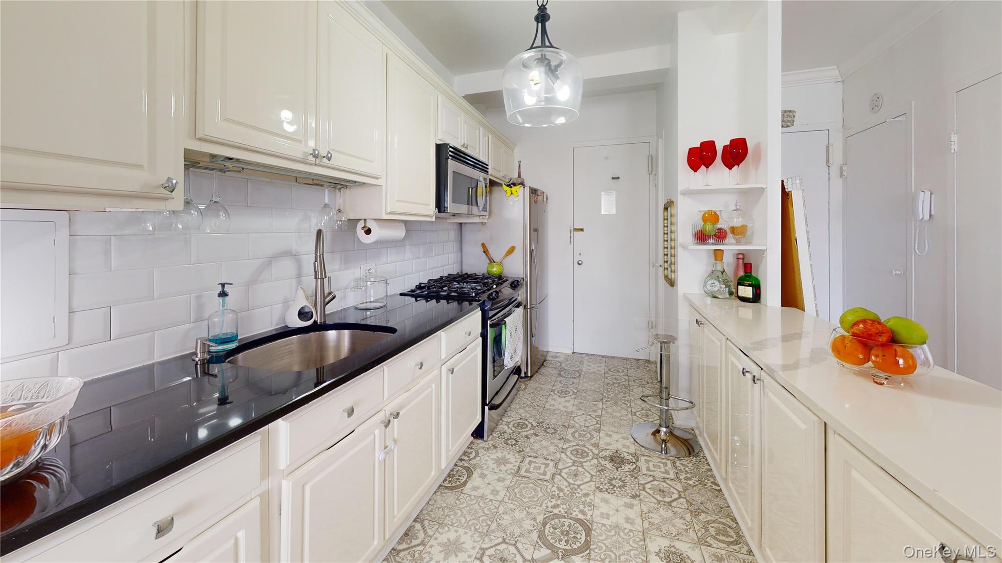 3 Fordham Hill Oval, Unit 8B photo 6