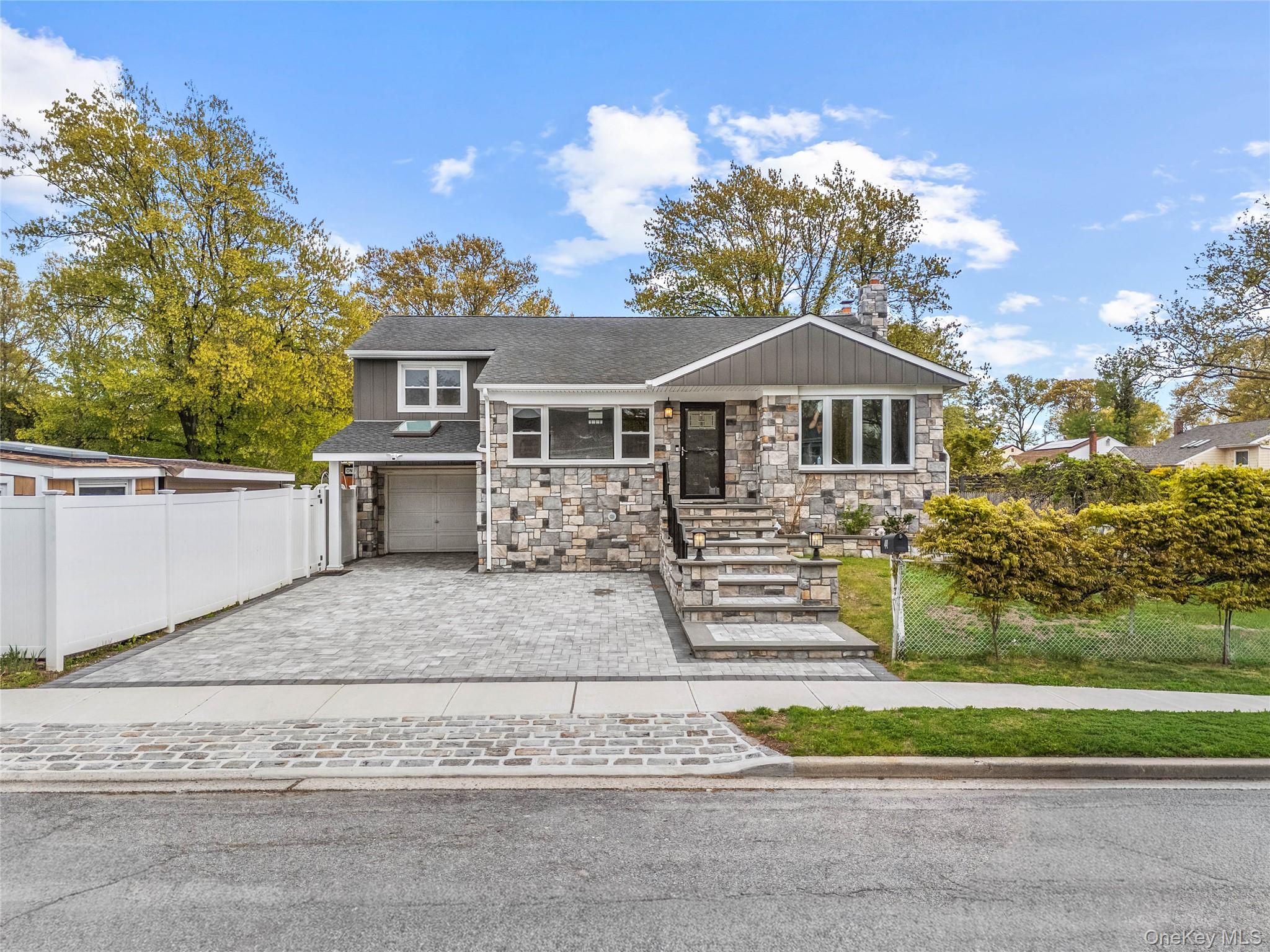 44 Bruce Lane – For Sale
