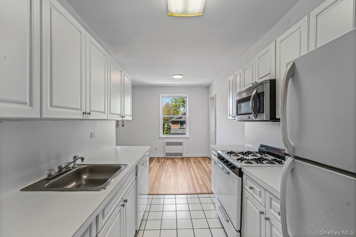162-01 Powells Cove Boulevard, Unit 3N photo 8