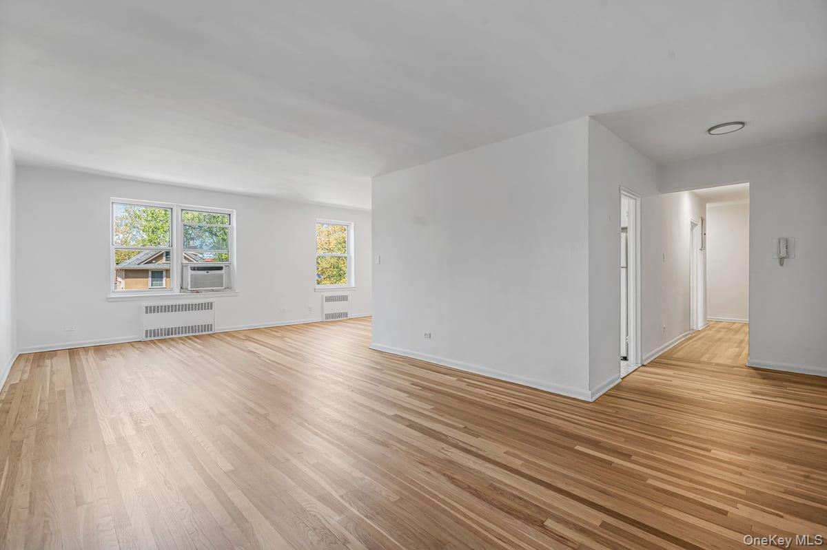 162-01 Powells Cove Boulevard, Unit 3N photo 3