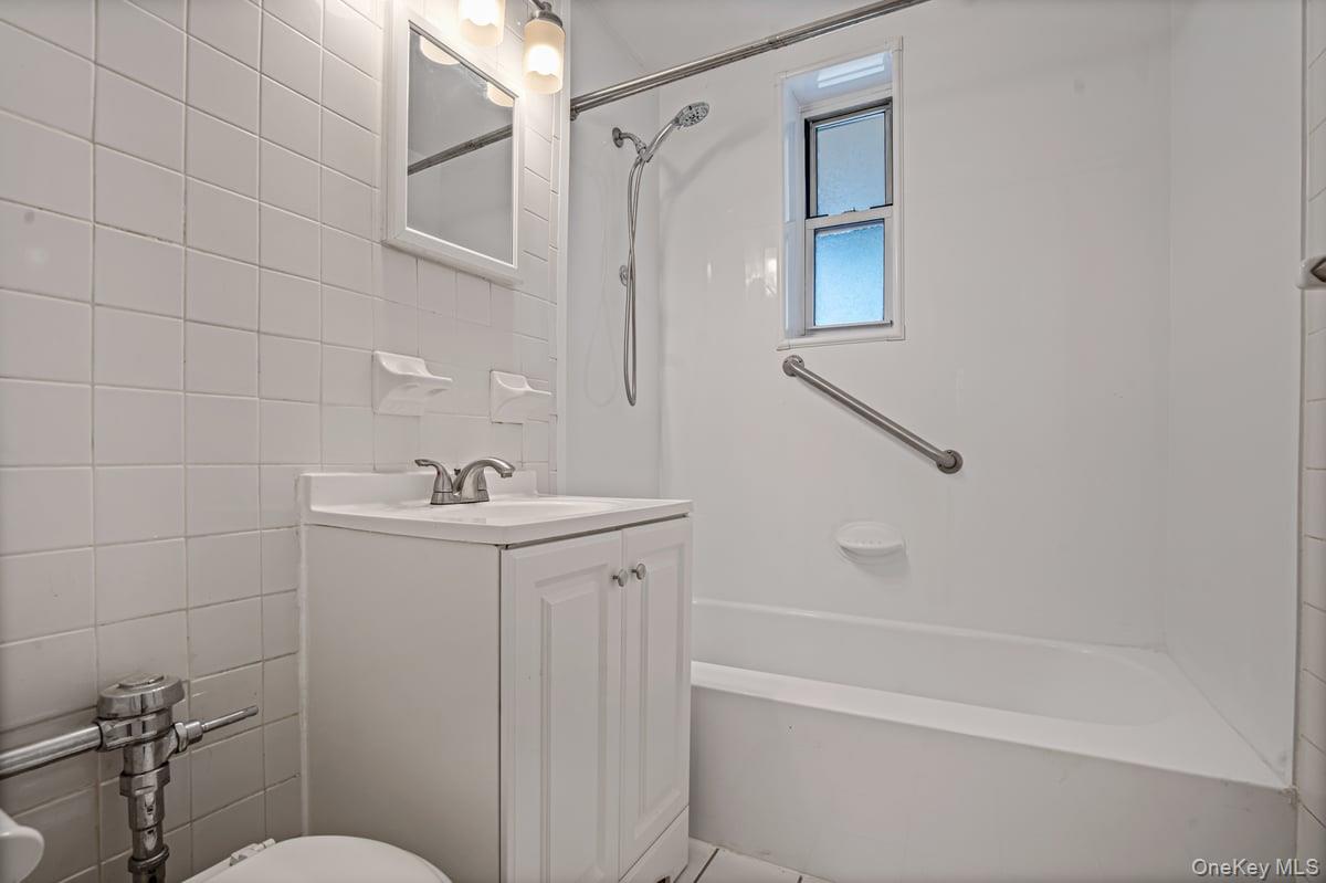 162-01 Powells Cove Boulevard, Unit 3N photo 14