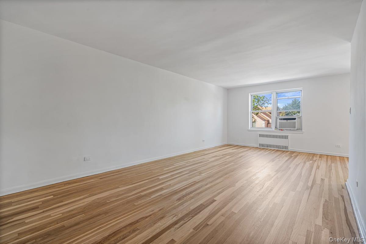 162-01 Powells Cove Boulevard, Unit 3N photo 2